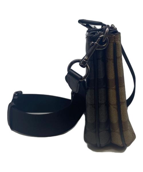 COACH（コーチ）COACH (コーチ) エヴァレット クロスボディ ブロックド シグネチャー ブラウンの古着・服飾アイテム