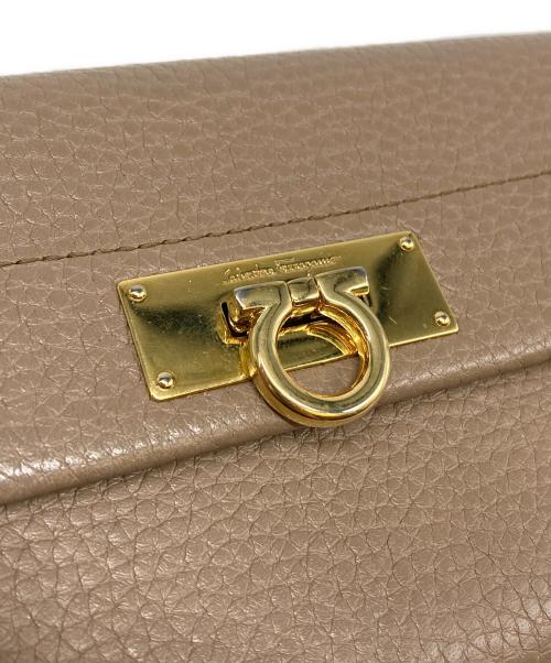 Salvatore Ferragamo（サルヴァトーレ フェラガモ）Salvatore Ferragamo (サルヴァトーレ フェラガモ) 財布 ベージュの古着・服飾アイテム