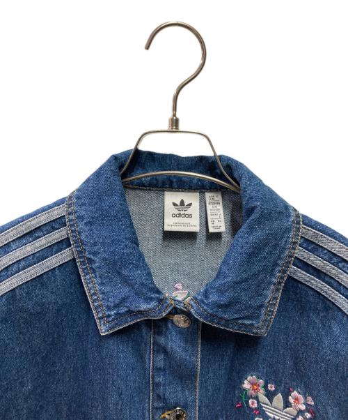 adidas（アディダス）adidas (アディダス) 刺繍デニムジャケット インディゴ サイズ:Ｌの古着・服飾アイテム