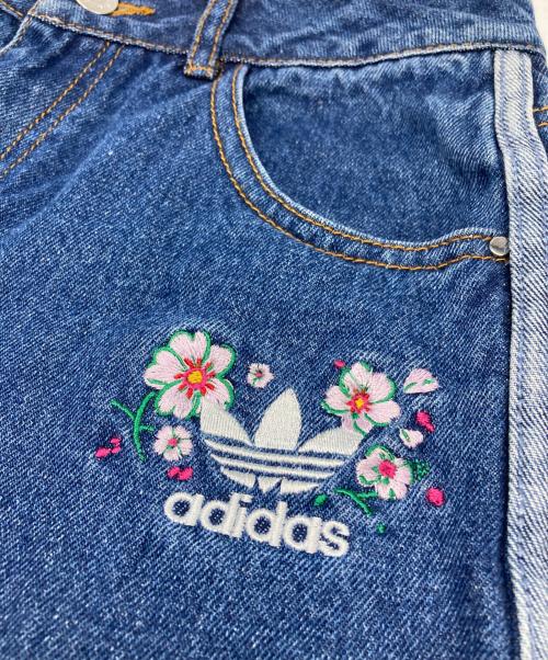 adidas（アディダス）adidas (アディダス) 刺繍デニムパンツ IP3768 インディゴ サイズ:Lの古着・服飾アイテム