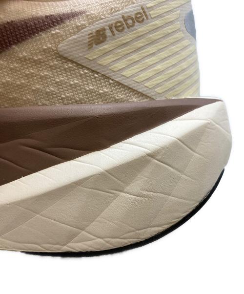 NEW BALANCE（ニューバランス）NEW BALANCE (ニューバランス) FuelCell Rebel v5 ベージュ サイズ:25ｃｍの古着・服飾アイテム