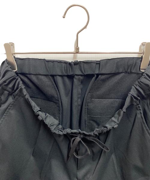 macqlo（マックロ）macqlo (マックロ) ultimex one tuck tapered easy pants ブラック サイズ:LLの古着・服飾アイテム