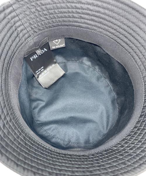 PRADA（プラダ）PRADA (プラダ) ReNylonバケットハット 2HC137 2DMI ブラック サイズ:Ｌの古着・服飾アイテム