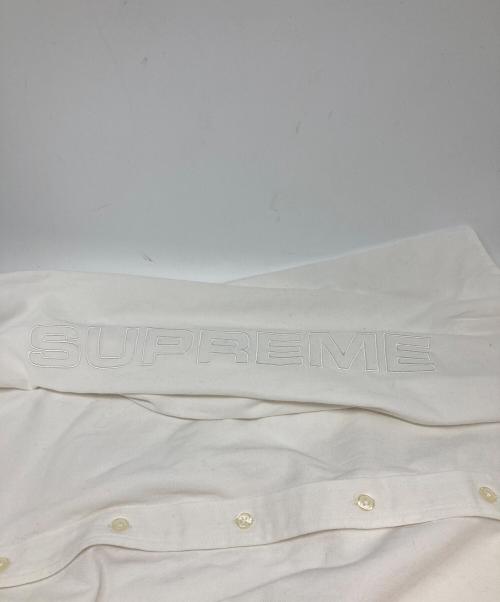 SUPREME（シュプリーム）SUPREME (シュプリーム) アームロゴボタンダウンシャツ ホワイト サイズ:Ｍの古着・服飾アイテム
