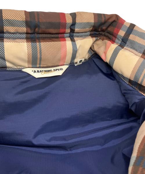 A BATHING APE（アベイシングエイプ）A BATHING APE (アベイシングエイプ) ラブジェネチェックダウンベスト ベージュ サイズ:Ｍの古着・服飾アイテム