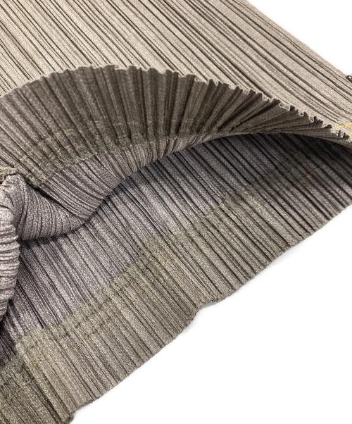 PLEATS PLEASE（プリーツプリーズ）PLEATS PLEASE (プリーツプリーズ) 半袖プリーツカットソー カーキ サイズ:4の古着・服飾アイテム