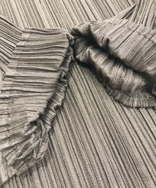 PLEATS PLEASE（プリーツプリーズ）PLEATS PLEASE (プリーツプリーズ) ハイネック半袖プリーツカットソー ブラウン サイズ:4の古着・服飾アイテム