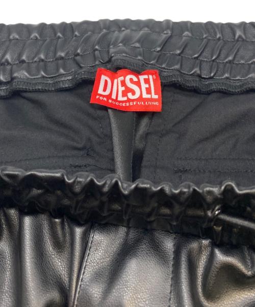 DIESEL（ディーゼル）DIESEL (ディーゼル) P-MARTY-LTHフェイクレザーパンツ ブラック サイズ:48の古着・服飾アイテム