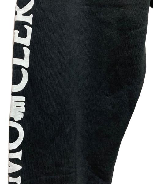 MONCLER（モンクレール）MONCLER (モンクレール) UNDEFEATED (アンディフィーテッド) PANTALONE ジーニアス サイドロゴ 裏起毛 スウェットパンツ ブラック サイズ:Ｓの古着・服飾アイテム