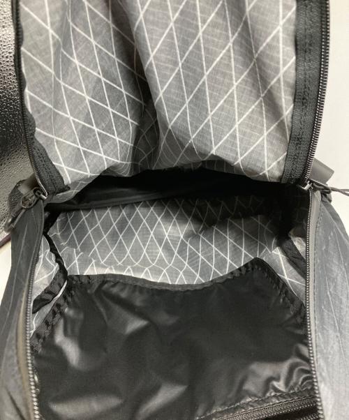 and wander（アンドワンダー）and wander (アンドワンダー) X-Pac 20L daypack ブラックの古着・服飾アイテム