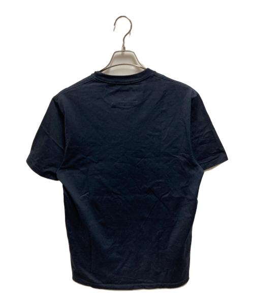 EMPORIO ARMANI（エンポリオ アルマーニ）EMPORIO ARMANI (エンポリオ アルマーニ) C.P COMPANY (シーピーカンパニー) コラボプリントTシャツ ネイビー サイズ:Ｍの古着・服飾アイテム