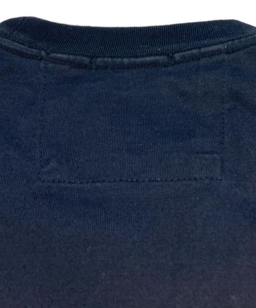 EMPORIO ARMANI（エンポリオ アルマーニ）EMPORIO ARMANI (エンポリオ アルマーニ) C.P COMPANY (シーピーカンパニー) コラボプリントTシャツ ネイビー サイズ:Ｍの古着・服飾アイテム