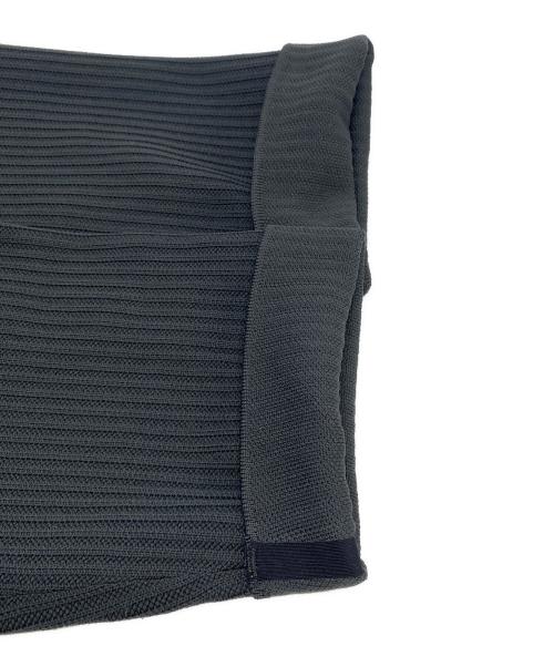 DESCENTE ALLTERRAIN（デザイント オルテライン）DESCENTE ALLTERRAIN (デザイント オルテライン) FUSIONKNIT CREWNECK グレー サイズ:サイズ詳細参照の古着・服飾アイテム