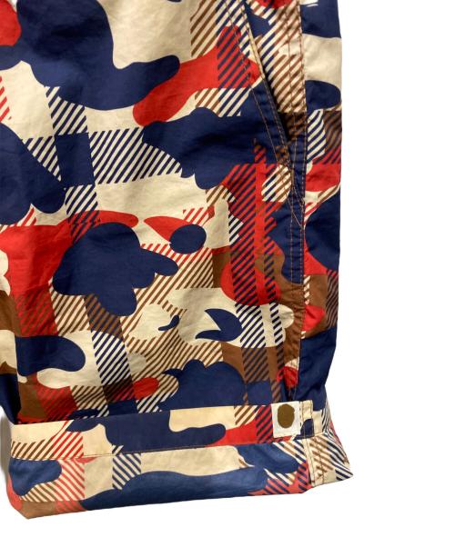 A BATHING APE（アベイシングエイプ）A BATHING APE (アベイシングエイプ) カモ柄ハーフパンツ レッド×ネイビー サイズ:Ｓの古着・服飾アイテム