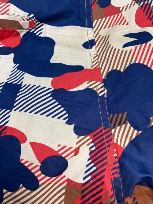 A BATHING APE（アベイシングエイプ）A BATHING APE (アベイシングエイプ) カモ柄ハーフパンツ レッド×ネイビー サイズ:Ｓの古着・服飾アイテム