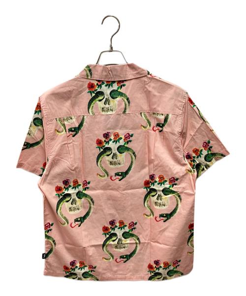 stussy（ステューシー）stussy (ステューシー) SKULL PATTERN SHIRT ピンク サイズ:M 未使用品の古着・服飾アイテム