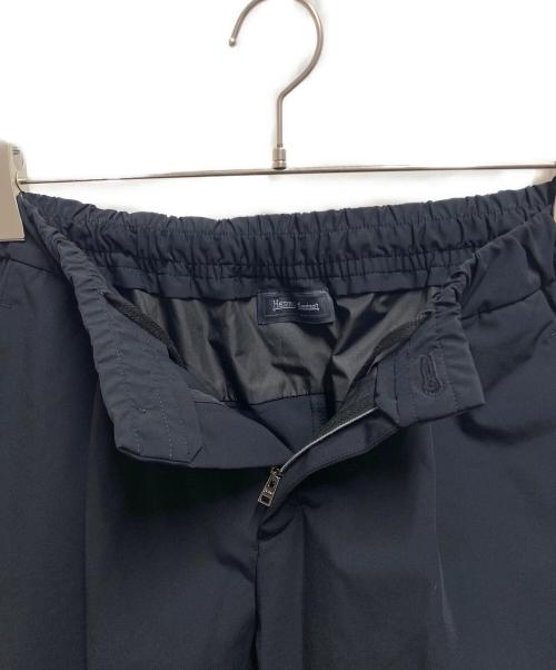 HERNO（ヘルノ）HERNO (ヘルノ) Laminarウォーターレペレントストレッチナイロン1プリーツシャーリングリブパンツ ネイビー サイズ:Ｓの古着・服飾アイテム
