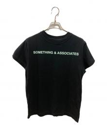 OFFWHITE（オフホワイト）の古着「SOMETHING&ASSOCIATES Tシャツ」｜ブラック