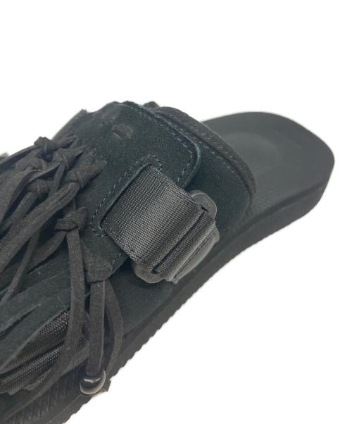 suicoke（スイコック）suicoke (スイコック) フリンジ ストラップ サンダル ブラック サイズ:27の古着・服飾アイテム