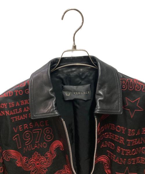 VERSACE（ヴェルサーチェ）VERSACE (ヴェルサーチェ) ロデオモチーフ刺繍レザージャケット ブラック サイズ:46の古着・服飾アイテム
