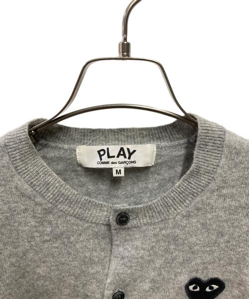 PLAY COMME des GARCONS（プレイコムデギャルソン）PLAY COMME des GARCONS (プレイコムデギャルソン) ハートロゴウールカーディガン グレー サイズ:Mの古着・服飾アイテム