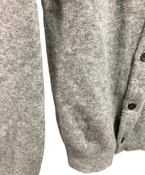 PLAY COMME des GARCONS（プレイコムデギャルソン）PLAY COMME des GARCONS (プレイコムデギャルソン) ハートロゴウールカーディガン グレー サイズ:Mの古着・服飾アイテム