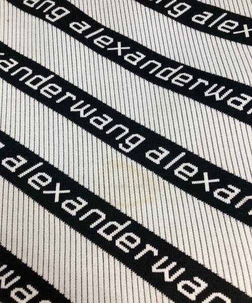 ALEXANDER WANG（アレキサンダー・ワン）ALEXANDER WANG (アレキサンダー・ワン) ジャガードロゴニットバッグ ホワイトの古着・服飾アイテム