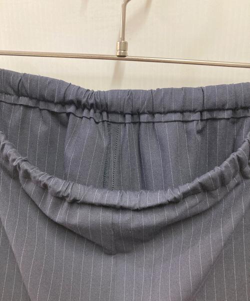 SHIPS（シップス）SHIPS (シップス)  25SS〈手洗い可能〉ストライプ 細ゴム ワイド ドロスト パンツ ネイビー サイズ:36の古着・服飾アイテム