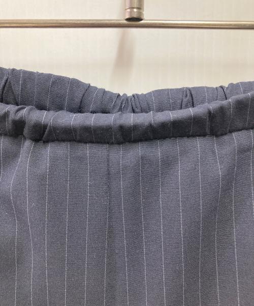 SHIPS（シップス）SHIPS (シップス)  25SS〈手洗い可能〉ストライプ 細ゴム ワイド ドロスト パンツ ネイビー サイズ:36の古着・服飾アイテム