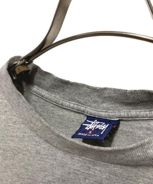 stussy（ステューシー）stussy (ステューシー) ブロックロゴプリントTシャツ グレー サイズ:Sの古着・服飾アイテム