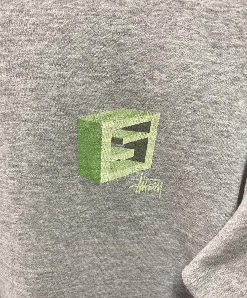 stussy（ステューシー）stussy (ステューシー) ブロックロゴプリントTシャツ グレー サイズ:Sの古着・服飾アイテム