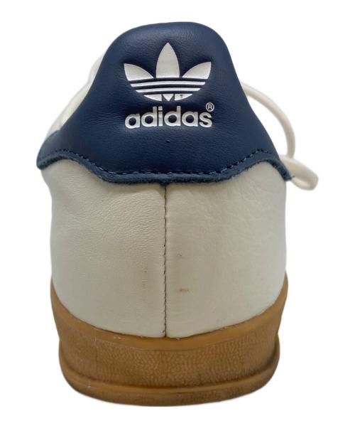 adidas（アディダス）adidas (アディダス) BEAUTY&YOUTH (ビューティーアンドユース) GAZELLE INDOOR BY nkc15 ホワイト サイズ:24cmの古着・服飾アイテム