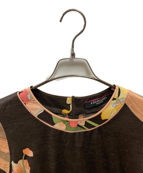 LEONARD FASHION（レオナールファッション）LEONARD FASHION (レオナールファッション) フラワープリントカットソー ブラウン サイズ:38の古着・服飾アイテム