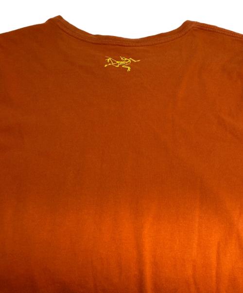ARC'TERYX（アークテリクス）ARC'TERYX (アークテリクス) BLOCK SS T-SHIRT オレンジ サイズ:Mの古着・服飾アイテム