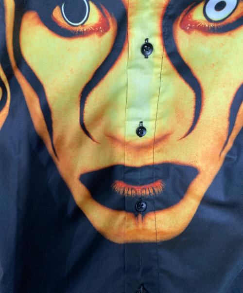 PLEASURES（プレジャーズ）PLEASURES (プレジャーズ) Marilyn Manson (マリリンマンソン) プリントシャツ ブラック サイズ:Ｍの古着・服飾アイテム
