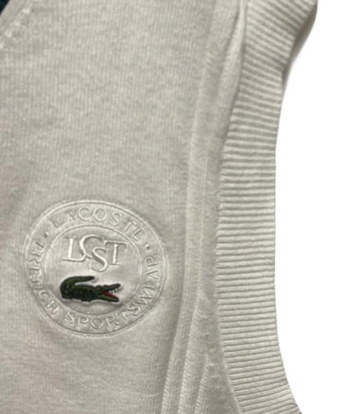 LACOSTE（ラコステ）LACOSTE (ラコステ) BEAMS (ビームス) 別注チルデン ニット ベスト ホワイト サイズ:M 未使用品の古着・服飾アイテム