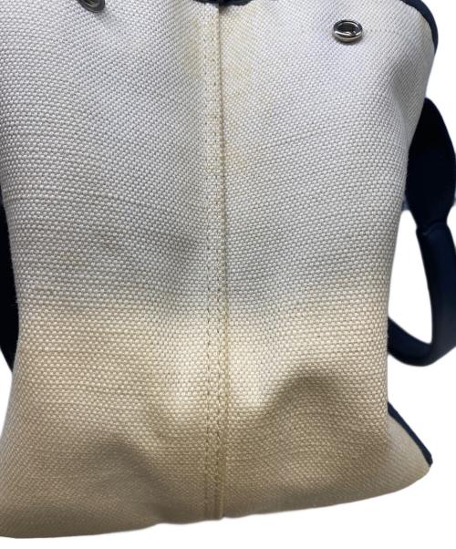 BALENCIAGA（バレンシアガ）BALENCIAGA (バレンシアガ) カバスキャンバストートバッグ ホワイト×ネイビーの古着・服飾アイテム