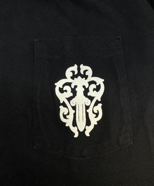 CHROME HEARTS（クロムハーツ）CHROME HEARTS (クロムハーツ) HALF DAGGER PRINT POCKET TEE ブラック サイズ:Ｌの古着・服飾アイテム