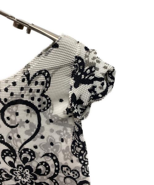 me ISSEY MIYAKE（ミーイッセイ ミヤケ）me ISSEY MIYAKE (ミーイッセイ ミヤケ) ペイズリー柄カットソー ホワイト サイズ:サイズ詳細参照の古着・服飾アイテム