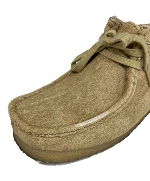 CLARKS（クラークス）CLARKS (クラークス) WALLABEE MAPLE HAIR ON ベージュ サイズ:26.5cmの古着・服飾アイテム