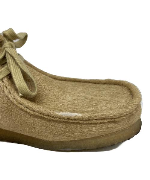 CLARKS（クラークス）CLARKS (クラークス) WALLABEE MAPLE HAIR ON ベージュ サイズ:26.5cmの古着・服飾アイテム