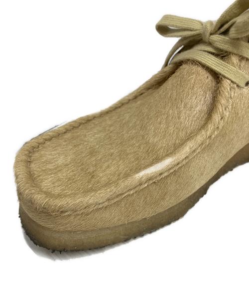 CLARKS（クラークス）CLARKS (クラークス) WALLABEE MAPLE HAIR ON ベージュ サイズ:26.5cmの古着・服飾アイテム