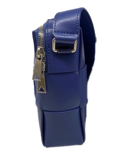 BOTTEGA VENETA（ボッテガベネタ）BOTTEGA VENETA (ボッテガベネタ) CASSETTE カメラバッグ ブルーの古着・服飾アイテム