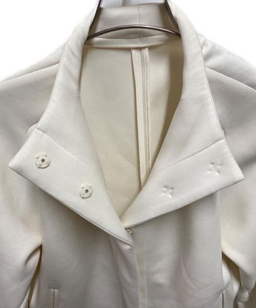 BASILE 28（バジーレ28）BASILE 28 (バジーレ28) エアクッション ショートジャケット ホワイト サイズ:9の古着・服飾アイテム