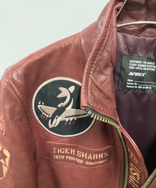 AVIREX（アヴィレックス）AVIREX (アヴィレックス) AGED WAPPEN STAND ZIP RIDERS レッド サイズ:Mの古着・服飾アイテム