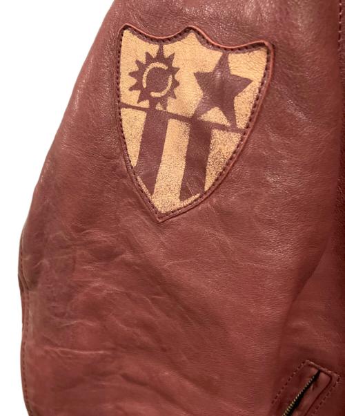 AVIREX（アヴィレックス）AVIREX (アヴィレックス) AGED WAPPEN STAND ZIP RIDERS レッド サイズ:Mの古着・服飾アイテム