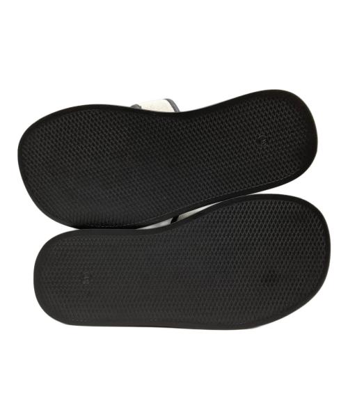 SOFI（ソフィー）SOFI (ソフィー) スクエアフラットサンダル グレー×ブラック サイズ:36の古着・服飾アイテム