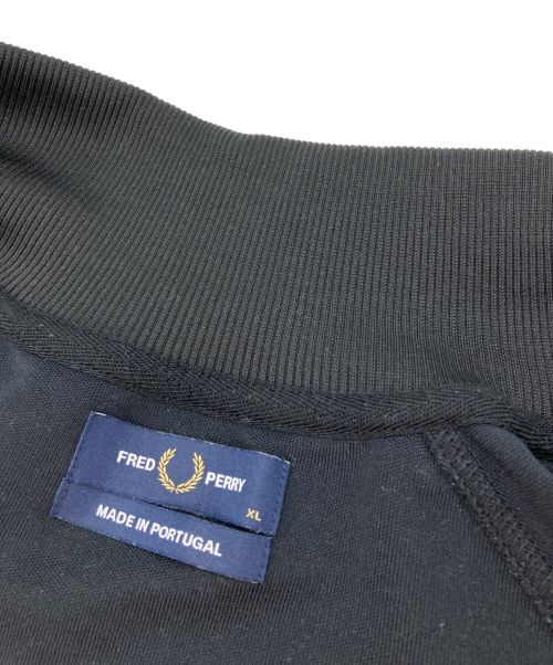 FRED PERRY（フレッドペリー）FRED PERRY (フレッドペリー) Taped Track Jacket ブラック×ホワイト サイズ:XLの古着・服飾アイテム