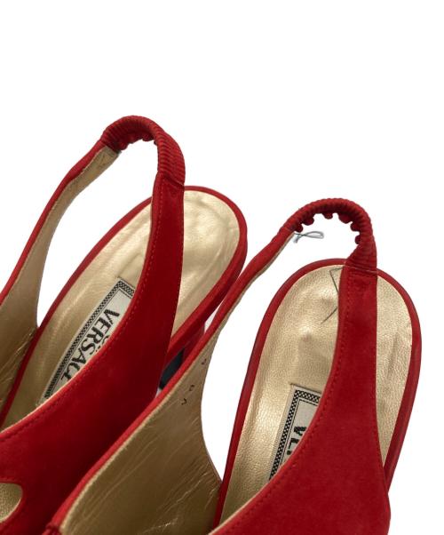 GIANNI VERSACE（ジャンニ・ヴェルサーチ）GIANNI VERSACE (ジャンニ・ヴェルサーチ) メデューサパンプス レッド サイズ:35 1/2の古着・服飾アイテム