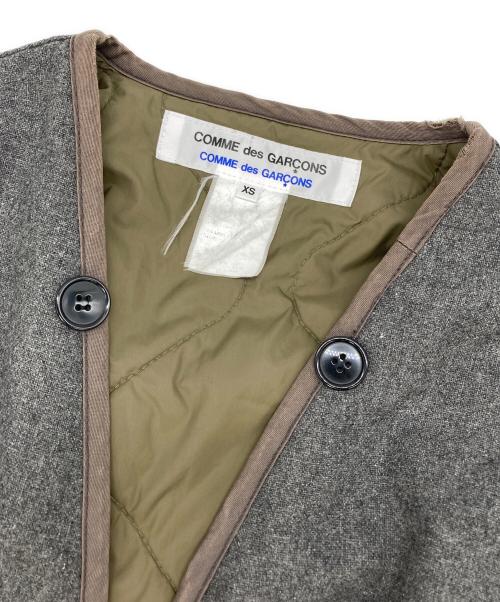 COMME des GARCONS COMME des GARCONS（コムデギャルソン コムデギャルソン）COMME des GARCONS COMME des GARCONS (コムデギャルソン コムデギャルソン) 異素材切替ライナーコート グレー×オリーブ サイズ:ＸＳの古着・服飾アイテム